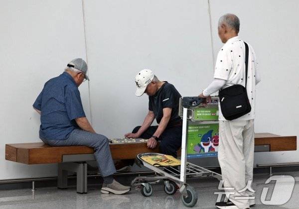 폭염으로 탑골공원 된 인천공항 2터미널의 내용을 보여주는 이미지 관련 이미지 3
