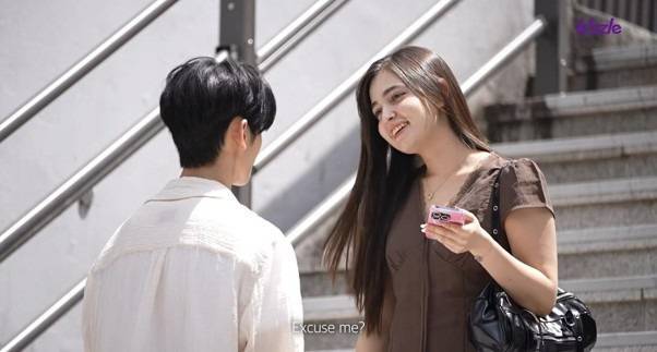잘생긴 남자가 계단에서 길을 막는다면 덬들의 반응은?의 내용을 보여주는 이미지 관련 이미지 11