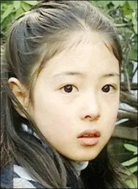 너무 예뻐서 유괴당할까봐 부모님이 데뷔시켰다는 이세영의 내용을 보여주는 이미지 관련 이미지 2