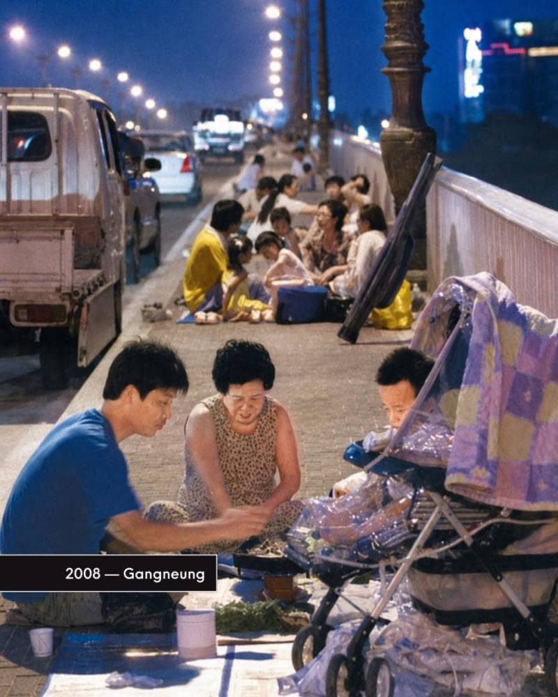 한 여름에 밖에서 자던 한국인들의 내용을 보여주는 이미지 관련 이미지 6
