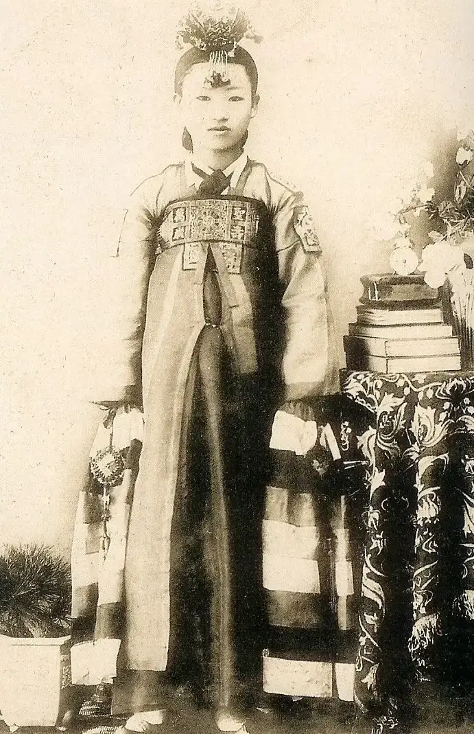 조선시대 기생의 몸단장의 내용을 보여주는 이미지