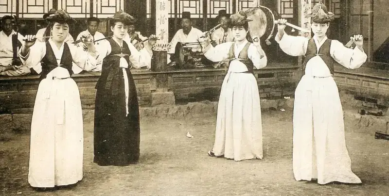 조선시대 기생의 몸단장의 내용을 보여주는 이미지 관련 이미지 12