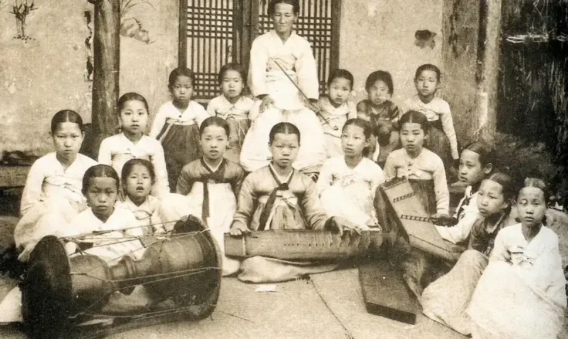 조선시대 기생의 몸단장의 내용을 보여주는 이미지 관련 이미지 16