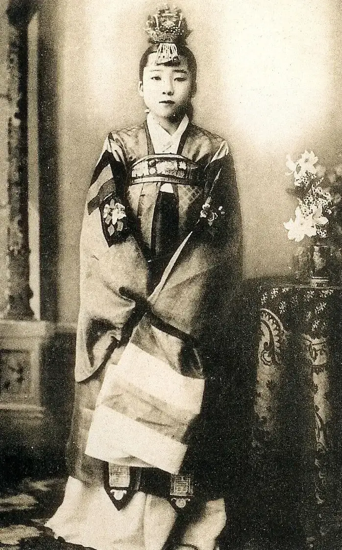 조선시대 기생의 몸단장의 내용을 보여주는 이미지 관련 이미지 2