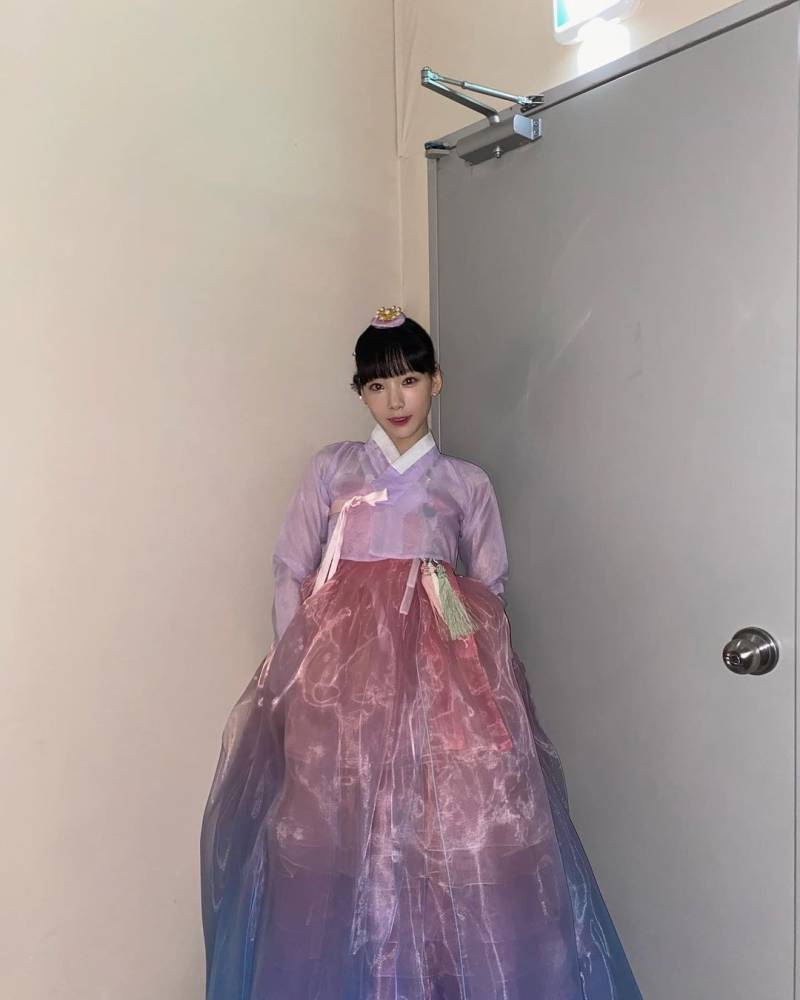 제일 취향인 한복은? (놀토 태연 한복 시리즈)의 내용을 보여주는 이미지