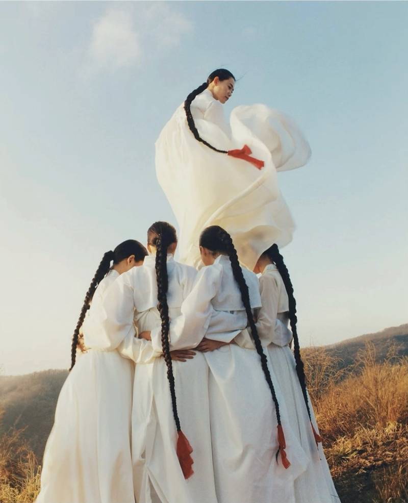 무용 <귀신날>의 백의의 내용을 보여주는 이미지