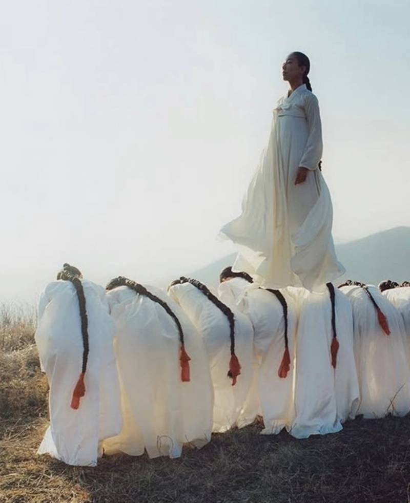 무용 <귀신날>의 백의의 내용을 보여주는 이미지 관련 이미지 2