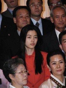 전지현과 어머니의 내용을 보여주는 이미지 관련 이미지 2