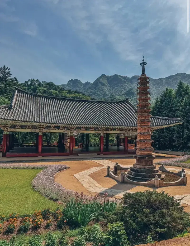 외국인이 찍은 북한의 절 사진의 내용을 보여주는 이미지