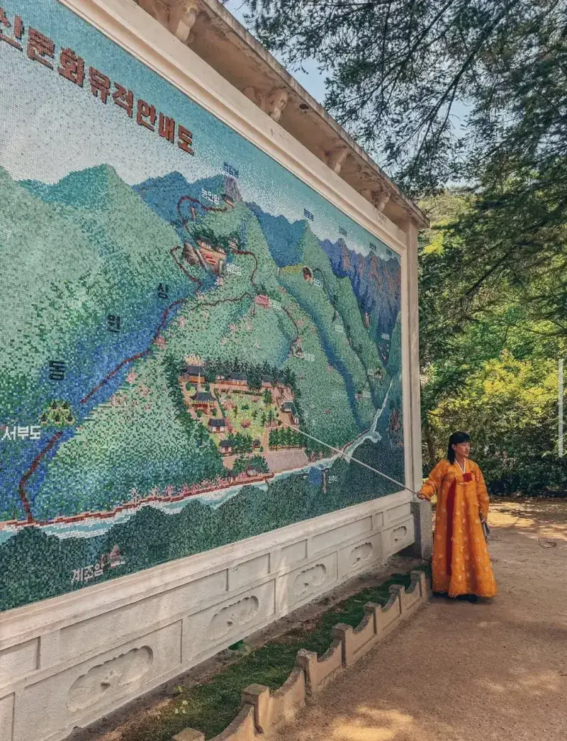 외국인이 찍은 북한의 절 사진의 내용을 보여주는 이미지 관련 이미지 7