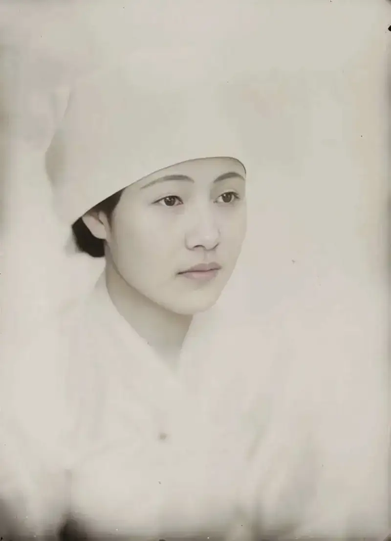 1900년대 활동한 조선 최초의 예술사진 작가인 정해창이 찍은 '여인' 사진의 내용을 보여주는 이미지
