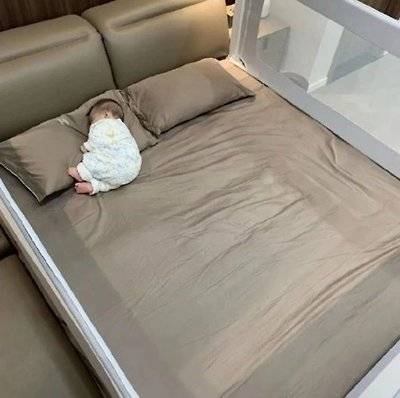 아기의 충격적인 자는 모습의 내용을 보여주는 이미지 관련 이미지 3