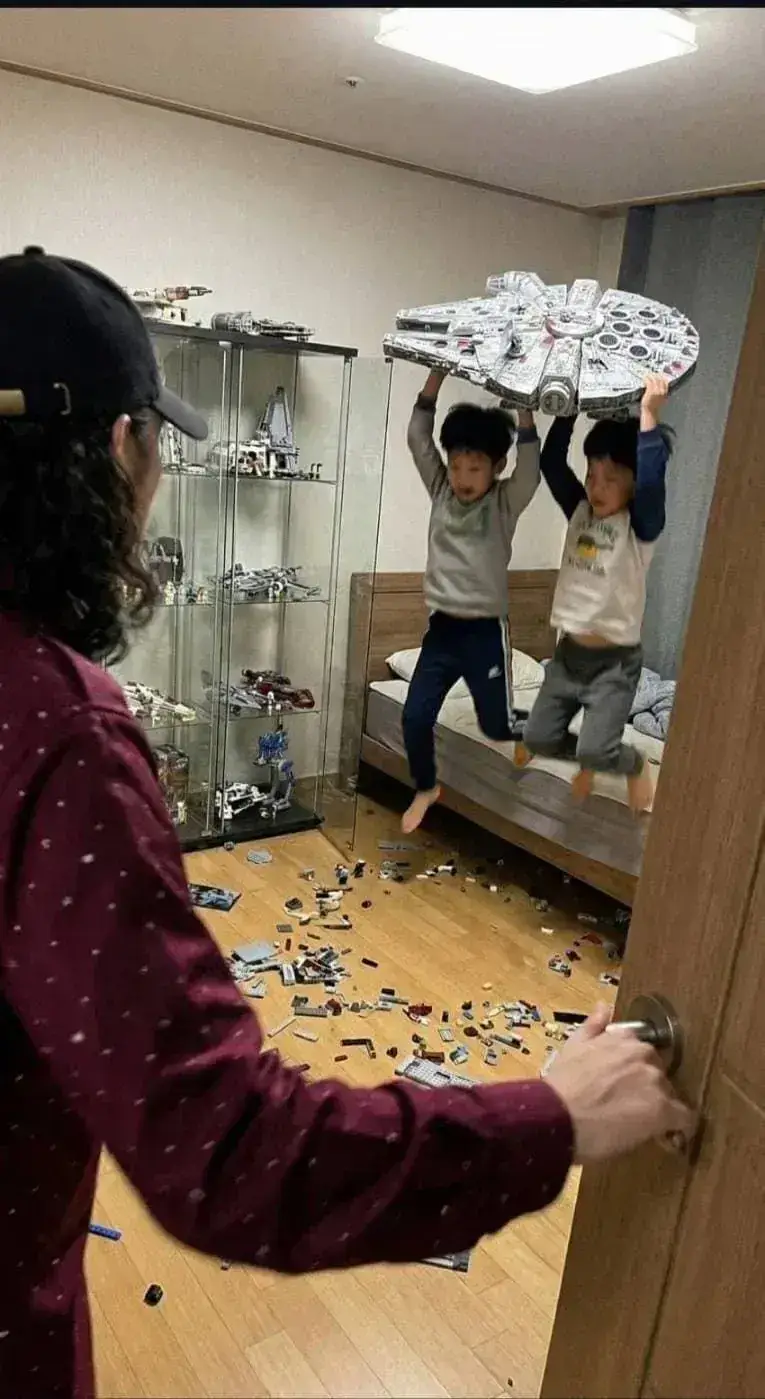 Internet_20260504_193717_8.webp 밈이 되버린 AI 공익 사진들