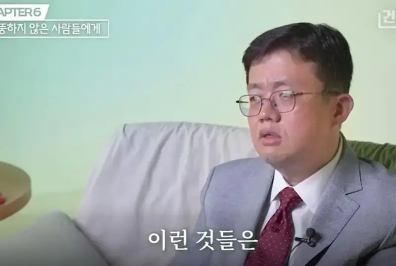 "뚱뚱한 사람들은 계속 먹는 걸 생각한다"의 내용을 보여주는 이미지 관련 이미지 10