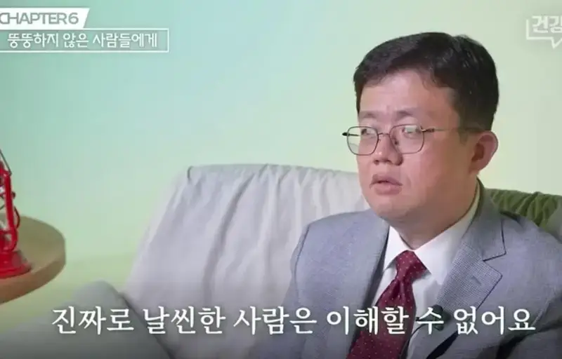 "뚱뚱한 사람들은 계속 먹는 걸 생각한다"의 내용을 보여주는 이미지 관련 이미지 12