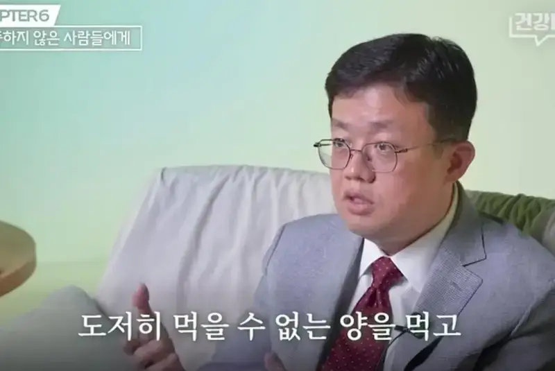 "뚱뚱한 사람들은 계속 먹는 걸 생각한다"의 내용을 보여주는 이미지 관련 이미지 15