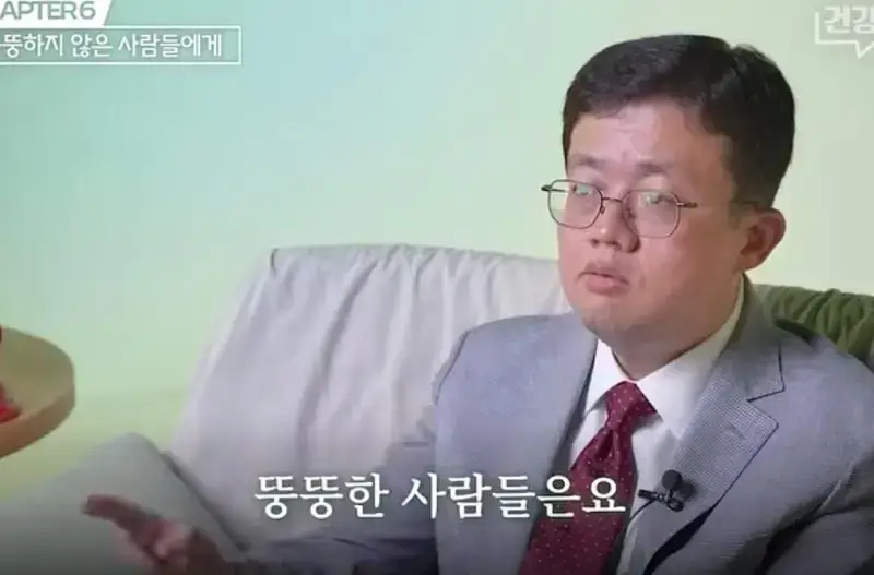 "뚱뚱한 사람들은 계속 먹는 걸 생각한다"의 내용을 보여주는 이미지 관련 이미지 3