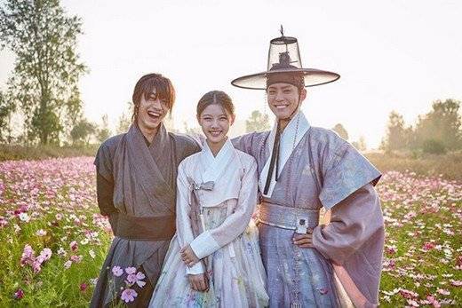 [구르미그린달빛] 디자이너가 주인공들 꽃길 걸으라고 만든 의상의 내용을 보여주는 이미지 관련 이미지 4