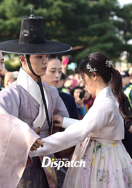 [구르미그린달빛] 디자이너가 주인공들 꽃길 걸으라고 만든 의상의 내용을 보여주는 이미지 관련 이미지 7