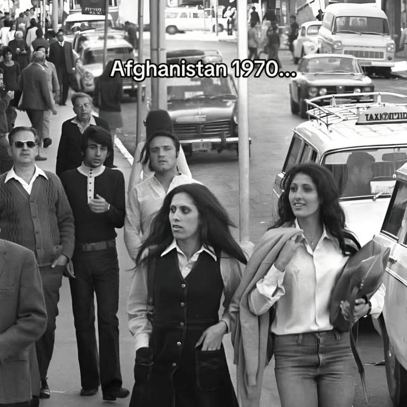 아프가니스탄의 1970년대와 지금의 내용을 보여주는 이미지
