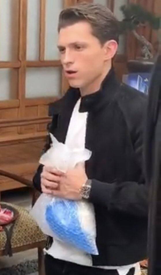연예가중계에서 한과 야무지게 챙겨간 톰 홀랜드의 내용을 보여주는 이미지 관련 이미지 5
