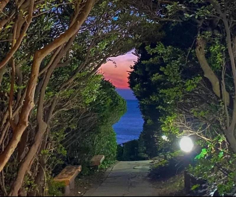 일몰때 볼 수 있는 한반도 - 큰엉해안경승지의 내용을 보여주는 이미지 관련 이미지 2