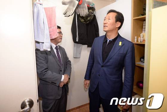 난생 처음으로 고시원 구경해본 재벌의 내용을 보여주는 이미지 관련 이미지 2