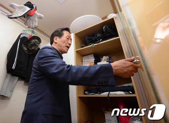 난생 처음으로 고시원 구경해본 재벌의 내용을 보여주는 이미지 관련 이미지 3