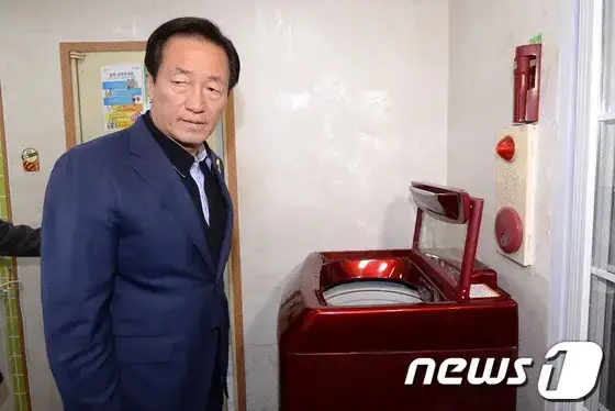 난생 처음으로 고시원 구경해본 재벌의 내용을 보여주는 이미지 관련 이미지 4