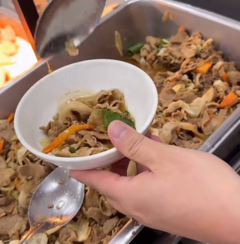 5,500원에 라면이 무제한인 한식뷔페의 내용을 보여주는 이미지 관련 이미지 3