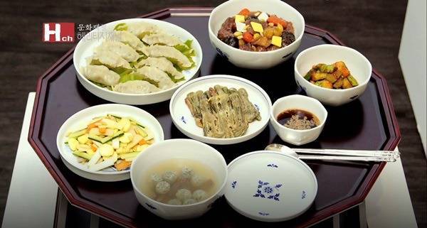 당신이 300년전 왕으로 태어났다면 받았을 밥상의 내용을 보여주는 이미지 관련 이미지 3