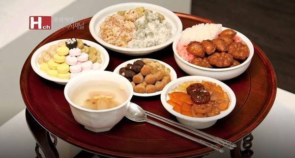 당신이 300년전 왕으로 태어났다면 받았을 밥상의 내용을 보여주는 이미지 관련 이미지 5
