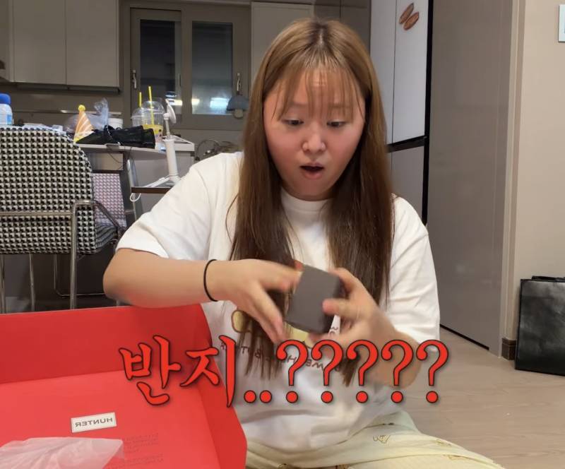 친구남편한테 커플 가드링 선물받은 찰스엔터의 내용을 보여주는 이미지 관련 이미지 3