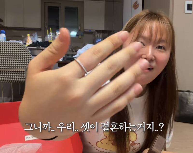친구남편한테 커플 가드링 선물받은 찰스엔터의 내용을 보여주는 이미지 관련 이미지 5