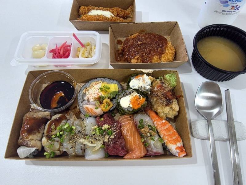 16,000원짜리 배달 초밥 퀄리티의 내용을 보여주는 이미지