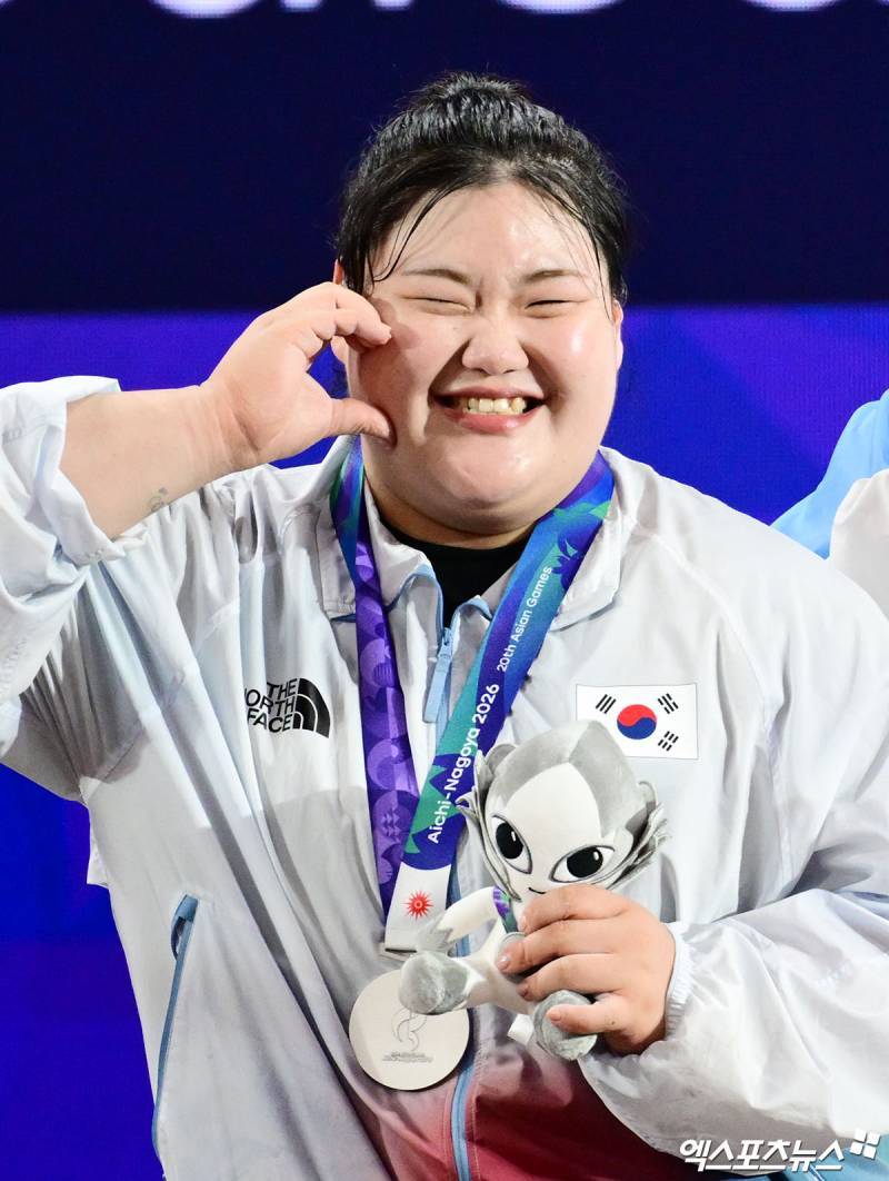 역도🥈 박혜정 시상식의 내용을 보여주는 이미지 관련 이미지 2