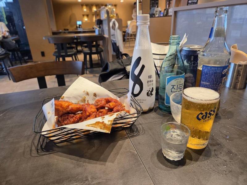 치킨 진짜 이렇게 먹는 사람들 많음?의 내용을 보여주는 이미지 관련 이미지 8