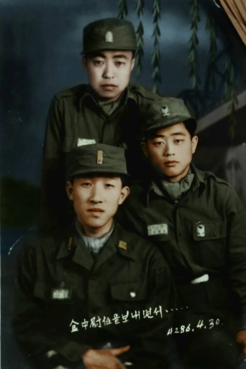 컬러로 복원한 광복군 출신 한국군 장교 사진의 내용을 보여주는 이미지