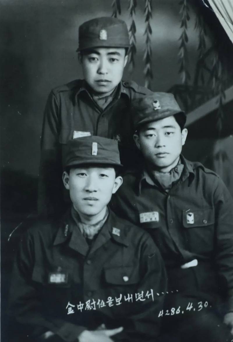 컬러로 복원한 광복군 출신 한국군 장교 사진의 내용을 보여주는 이미지 관련 이미지 2