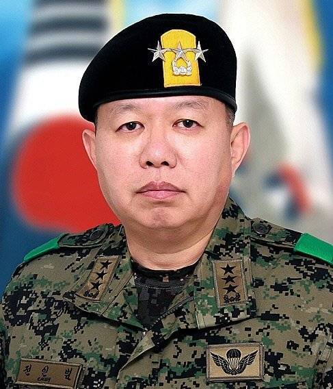국군 특전사복의 특징과 위장 효과의 내용을 보여주는 이미지 관련 이미지 2