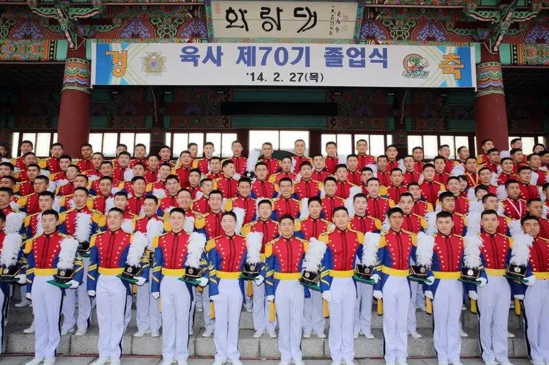 고등학교 교사 "직업군인 되지마라"... 군대 비하 논란의 내용을 보여주는 이미지 관련 이미지 3