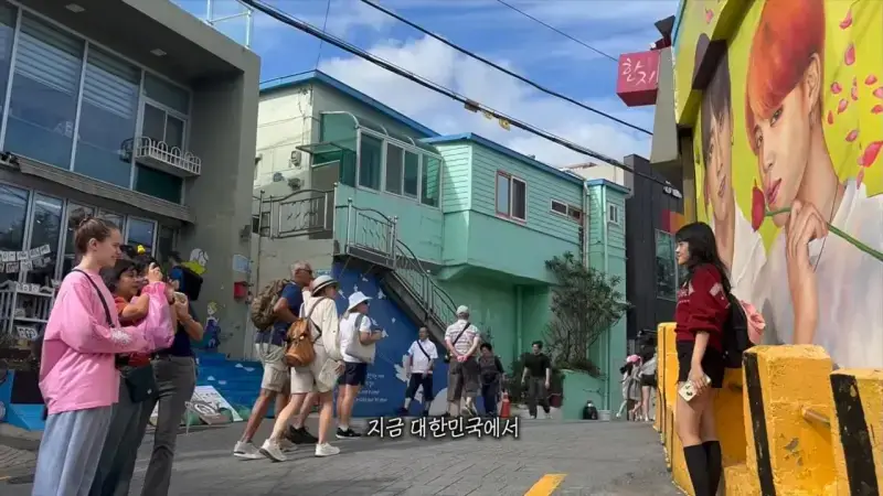 인구 320만 명의 도시에 외국인 관광객만 300만 명의 내용을 보여주는 이미지