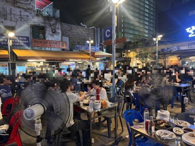 좋아하는 사람은 환장하고 이해못하는 사람은 죽어도 이해못한다는 요새 핫플성지.,의 내용을 보여주는 이미지 관련 이미지 2