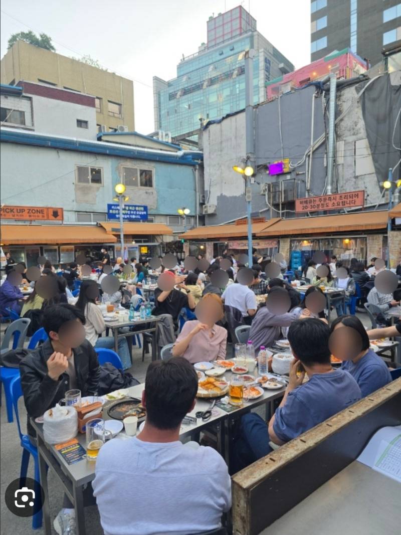 좋아하는 사람은 환장하고 이해못하는 사람은 죽어도 이해못한다는 요새 핫플성지.,의 내용을 보여주는 이미지 관련 이미지 3