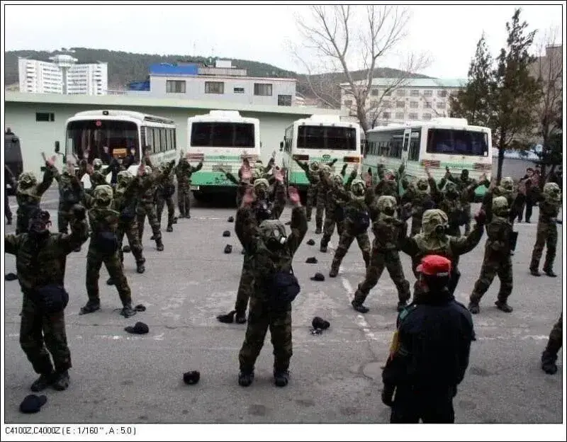 충격과 공포의 2000년대 전경.의경 내무생활 일상의 내용을 보여주는 이미지 관련 이미지 12