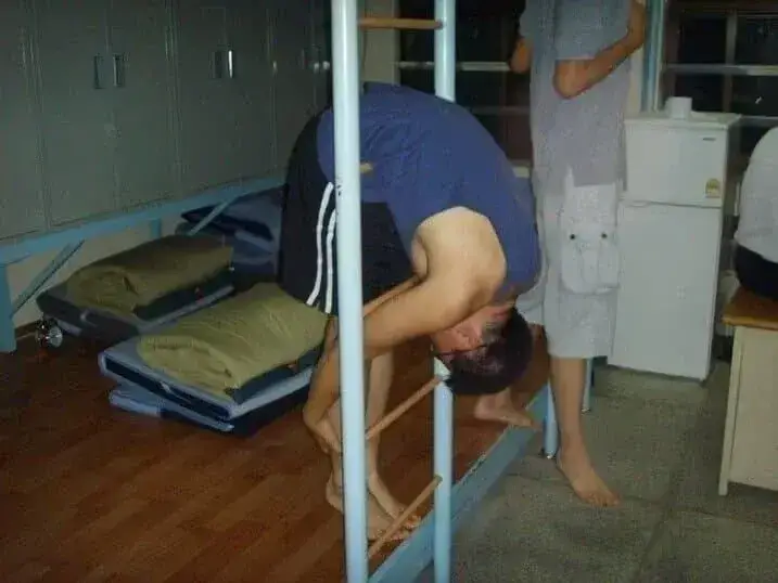 충격과 공포의 2000년대 전경.의경 내무생활 일상의 내용을 보여주는 이미지 관련 이미지 3
