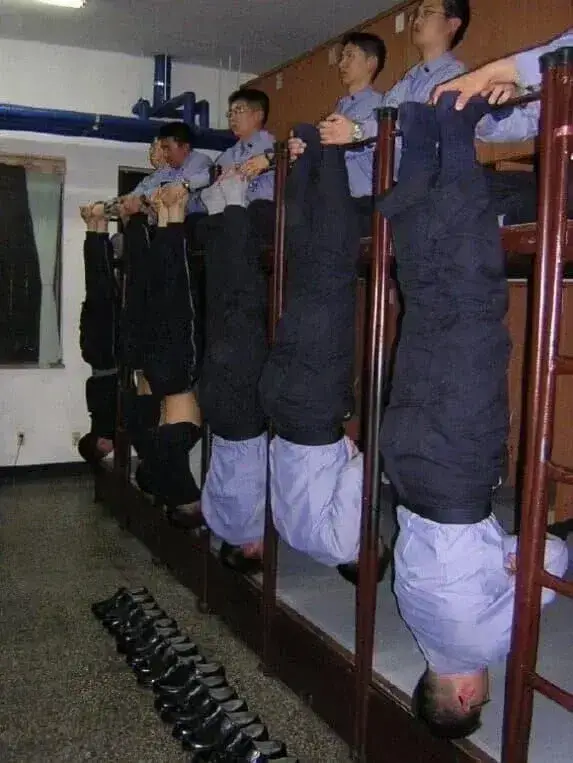 충격과 공포의 2000년대 전경.의경 내무생활 일상의 내용을 보여주는 이미지 관련 이미지 6