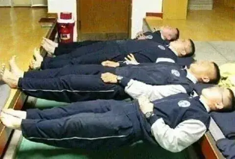 충격과 공포의 2000년대 전경.의경 내무생활 일상의 내용을 보여주는 이미지 관련 이미지 7