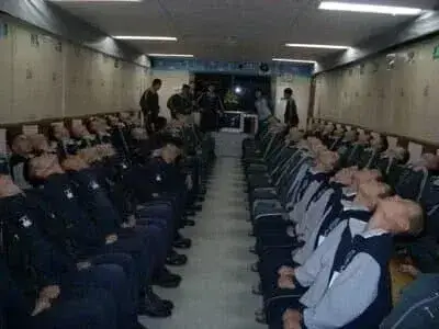 충격과 공포의 2000년대 전경.의경 내무생활 일상의 내용을 보여주는 이미지 관련 이미지 9