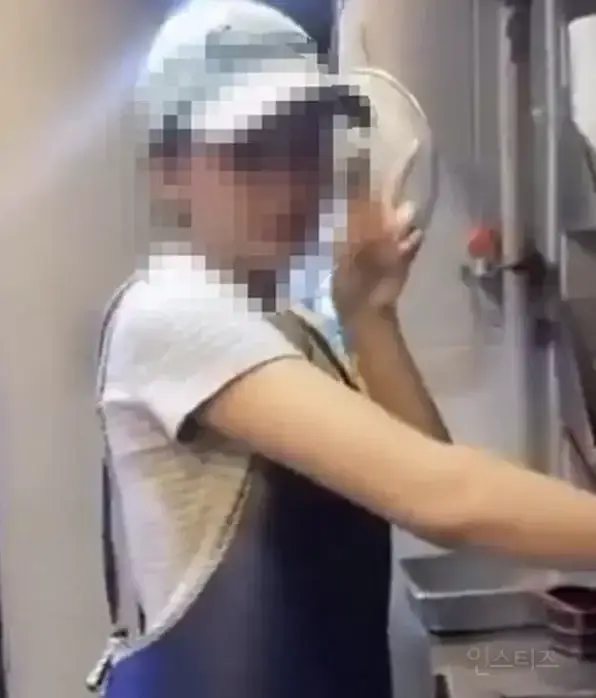 베트남인이 하는 매운탕집 사과문의 내용을 보여주는 이미지